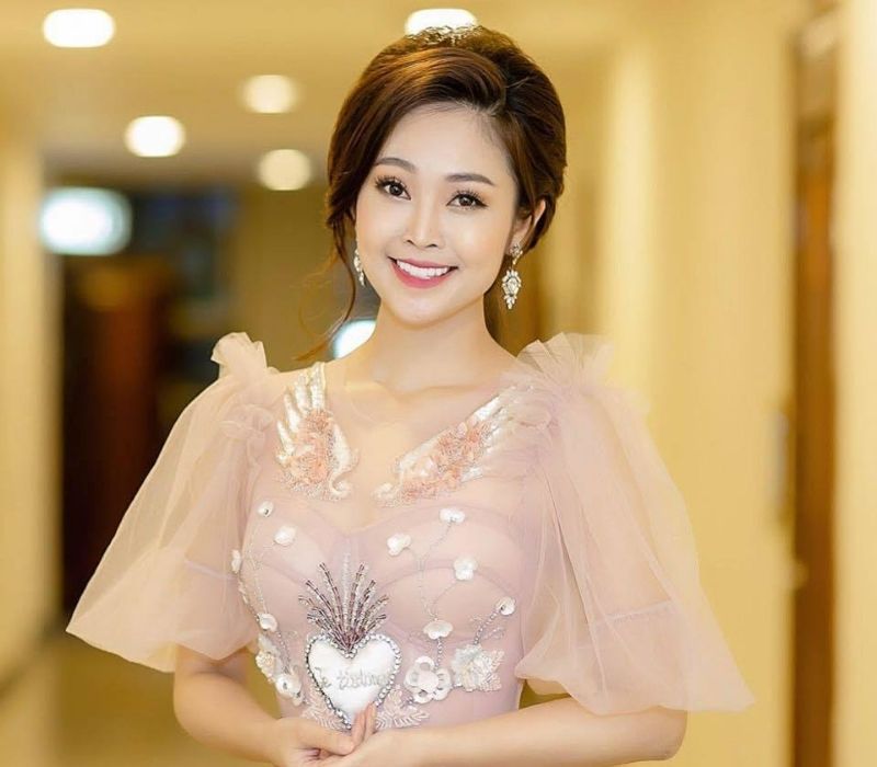 bien-tap-vien-nguyen-thuy-linh-2