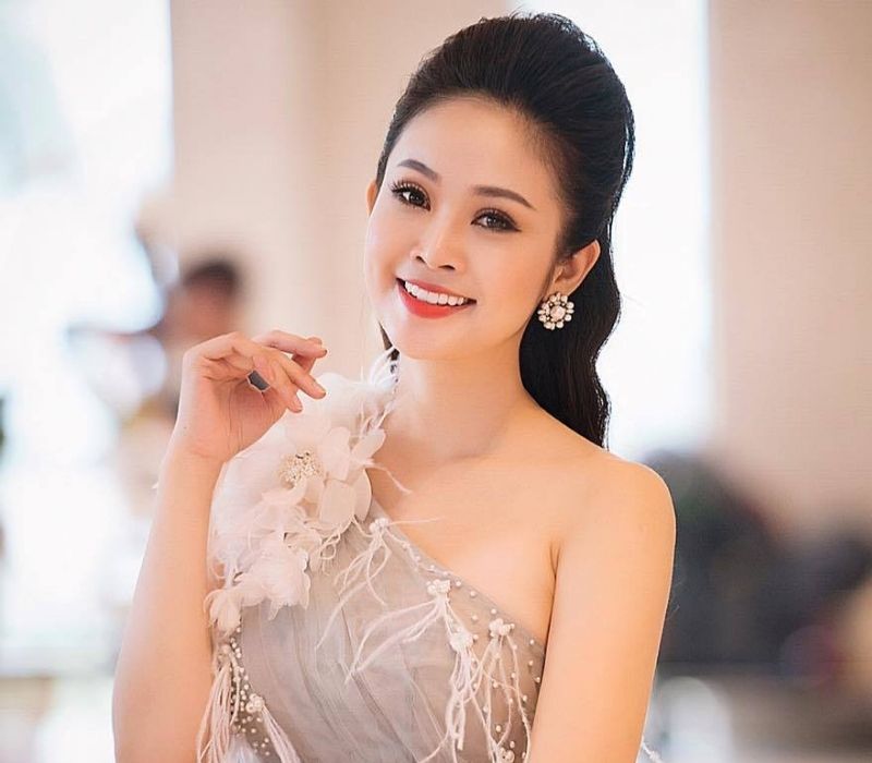 bien-tap-vien-nguyen-thuy-linh